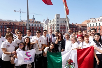 El alcalde estrecha lazos con México con la trova de Celaya