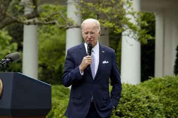 Biden promete que el sistema bancario estará 