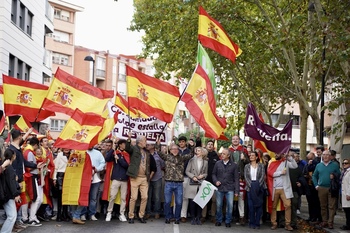 Veganzones encabeza la marcha de Vox a la sede del PSOE