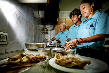 Una famosa barra de  pinchos en Pajarillos