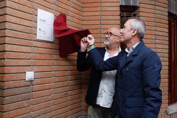 Los arquitectos otorgan una placa al Colegio Juan XXIII