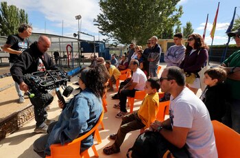 Unos 50 jóvenes participan en la exhibición de automodelismo