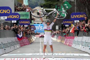 Pogacar gana por cuarto año consecutivo Il Lombardía