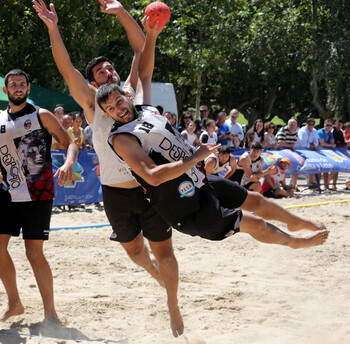 AC Kaló y Rosé Beach se llevan el VI Torneo de balonmano playa