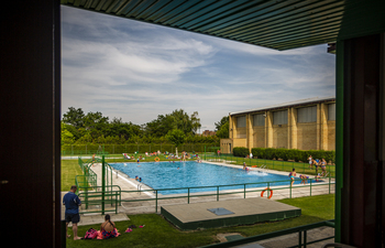 Las piscinas municipales abren este viernes menos Riosol