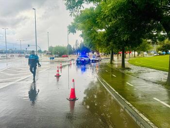 La tormenta provoca balsas de agua en la ciudad