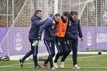 Luis Pérez da el susto en el primer entrenamiento de Cocca