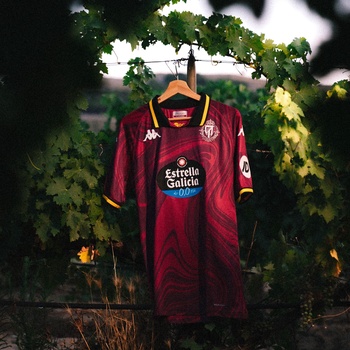 La tercera camiseta del Pucela rinde homenaje al vino