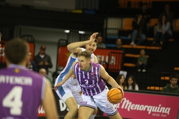 UEMC Real Valladolid remonta en el último cuarto y gana