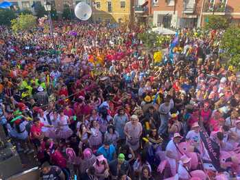 Laguna vive con la alegría de sus peñas sus fiestas patronales