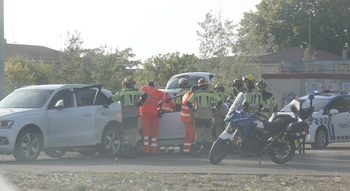 Herida en una colisión entre dos coches en la VA-20