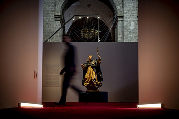 La catedral muta en un gran museo de la imaginería policromada