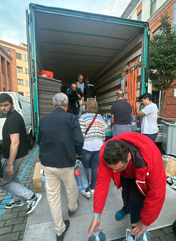 Valladolid llena con 8.000 kilos un camión para Valencia