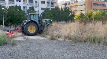 Desbrozan la parcela ubicada a la entrada de Pinar de Jalón