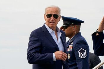 Biden insiste en un anuncio que seguirá en campaña