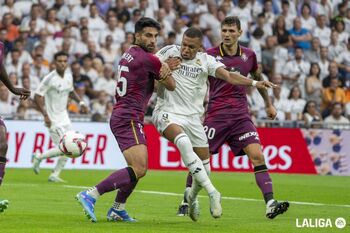 El Real Valladolid cae por tres goles en el Bernabéu