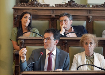 El PSOE pide al alcalde que rompa el pacto con Vox