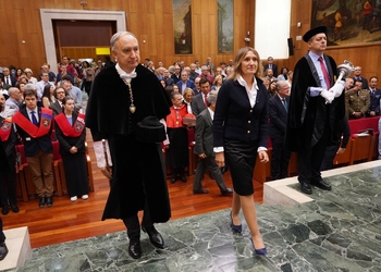 Largo critica la ley universitaria en la apertura del curso