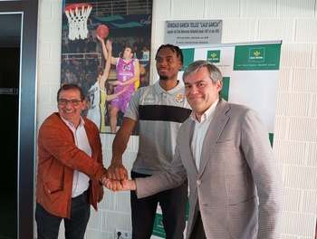 El Real Valladolid Baloncesto presenta a Amanze Egekeze