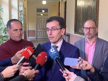 El PSOE propone una moción para acoger migrantes menores