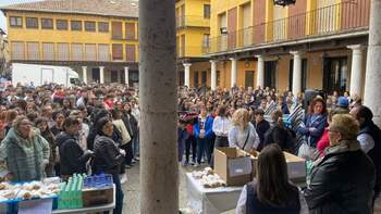 Multitudinario bocadillo solidario por Valencia en Tordesillas