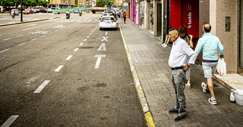 Denuncian los tiempos de espera para pedir taxis por teléfono