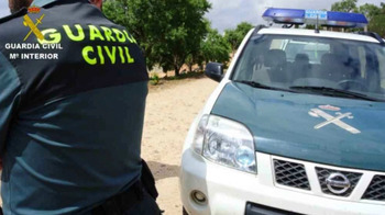 La Guardia Civil reduce con un disparo a un hombre en Cabezón