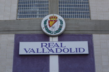 El Estadio José Zorrilla ya luce su escudo