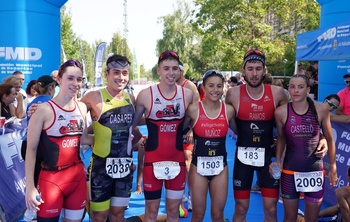 Marina Muñoz y Raúl Gómez se imponen en el XXVI Triatlón