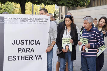 Una concentración pide de nuevo justicia para Esther López