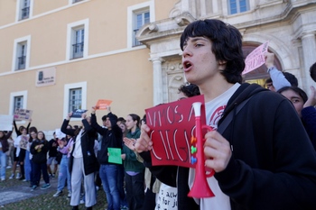 Decenas de estudiantes se concentran en Valladolid por la PAU