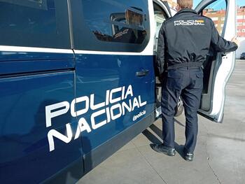 Detenido por robar a punta de pistola en un supermercado