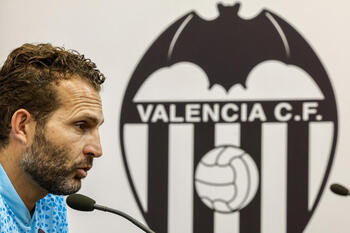 El Valencia renueva a Rubén Baraja hasta 2026