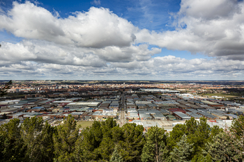 La economía local resiste pese al parón de sus megaproyectos