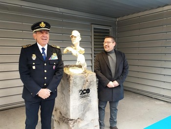 Una escultura para celebrar 200 años de la Policía Nacional