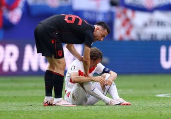 Croacia se complica la existencia