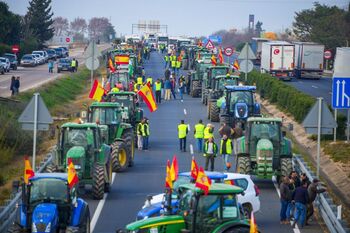 Los tractores colapsan las principales carreteras de España