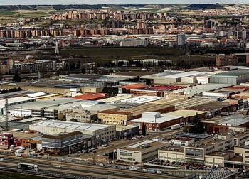 La industria se recupera y gana terreno al comercio