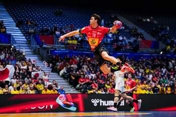 Los 'Hispanos' minimizan a Japón y crecen en el Mundial